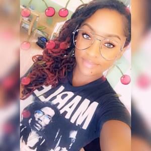 Meet your Posher, Leah